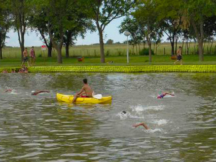 Kayak y actividades acuáticas en el balneario de General La Madrid